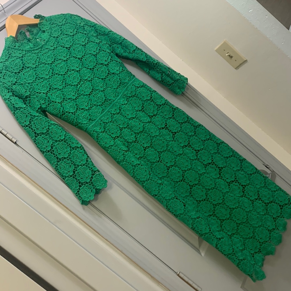 Dainty Jewell’s Green Lace Rosettes Mock Neck Midi Dress